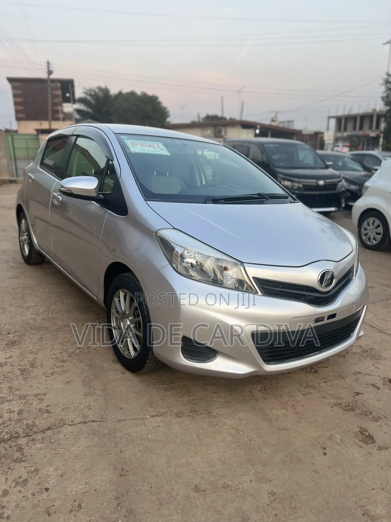 Toyota Vitz 1.3 FWD 5dr 2013 Silver