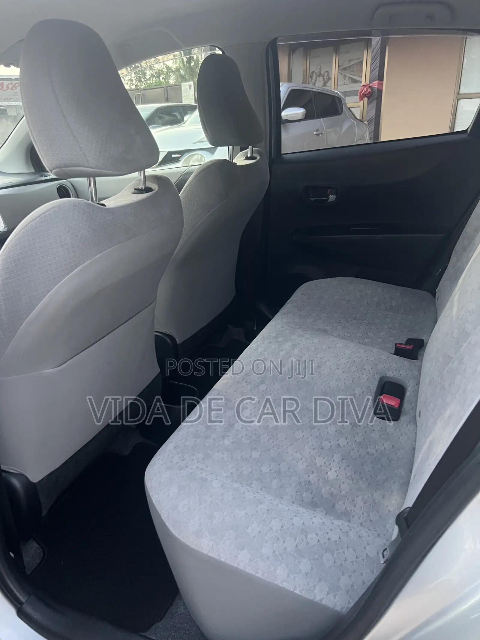 Toyota Vitz 1.3 FWD 5dr 2013 Silver