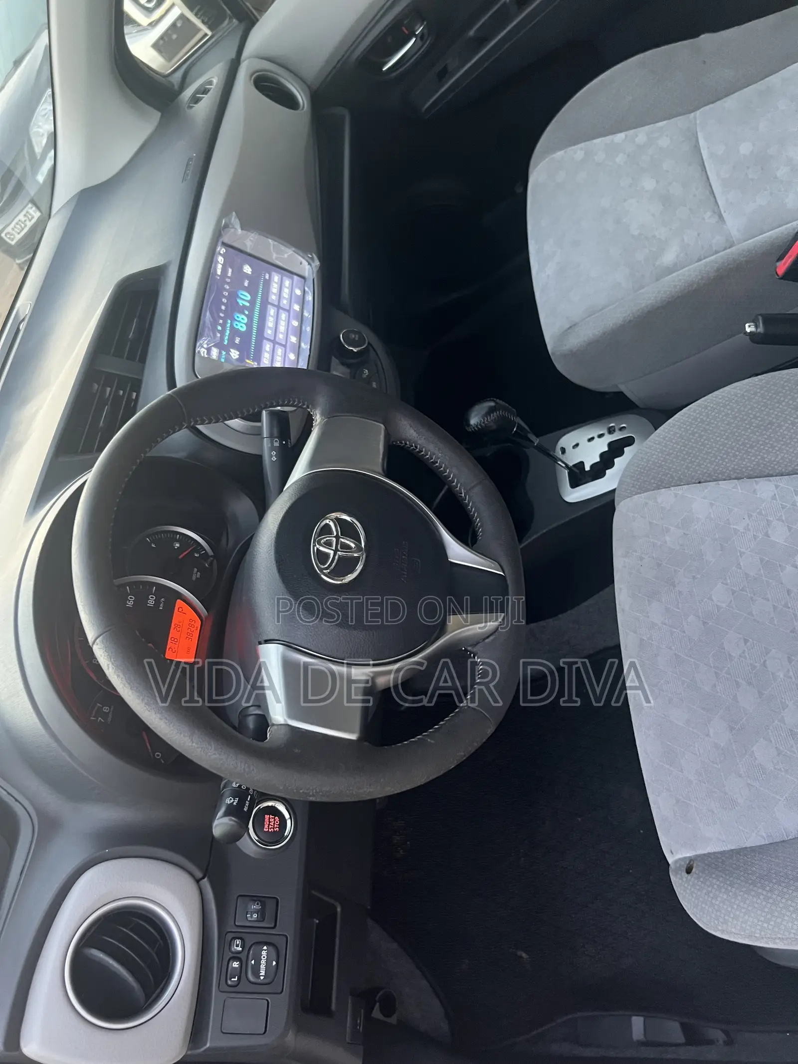 Toyota Vitz 1.3 FWD 5dr 2013 Silver