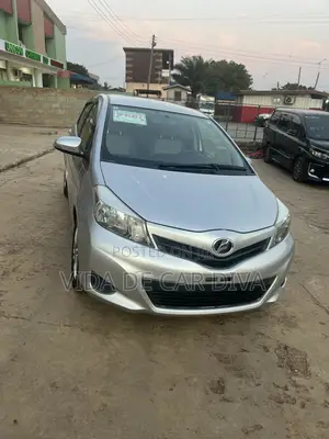 Toyota Vitz 1.3 FWD 5dr 2013 Silver