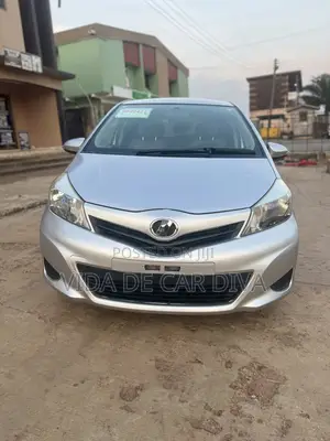 Toyota Vitz 1.3 FWD 5dr 2013 Silver