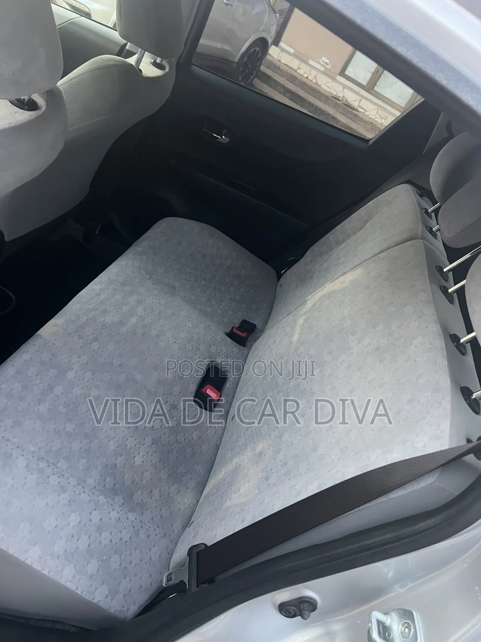 Toyota Vitz 1.3 FWD 5dr 2013 Silver