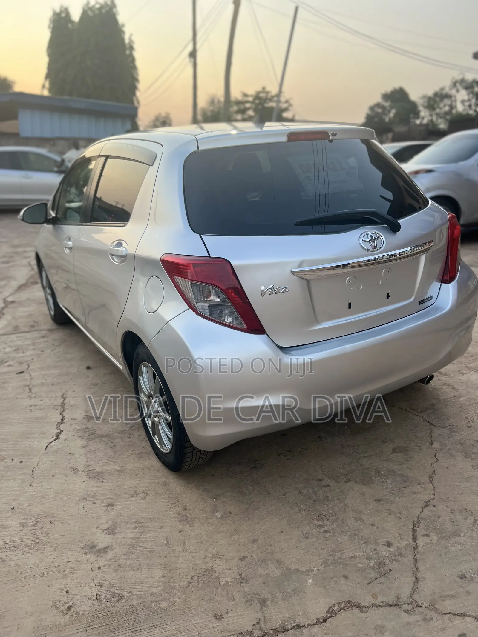 Toyota Vitz 1.3 FWD 5dr 2013 Silver