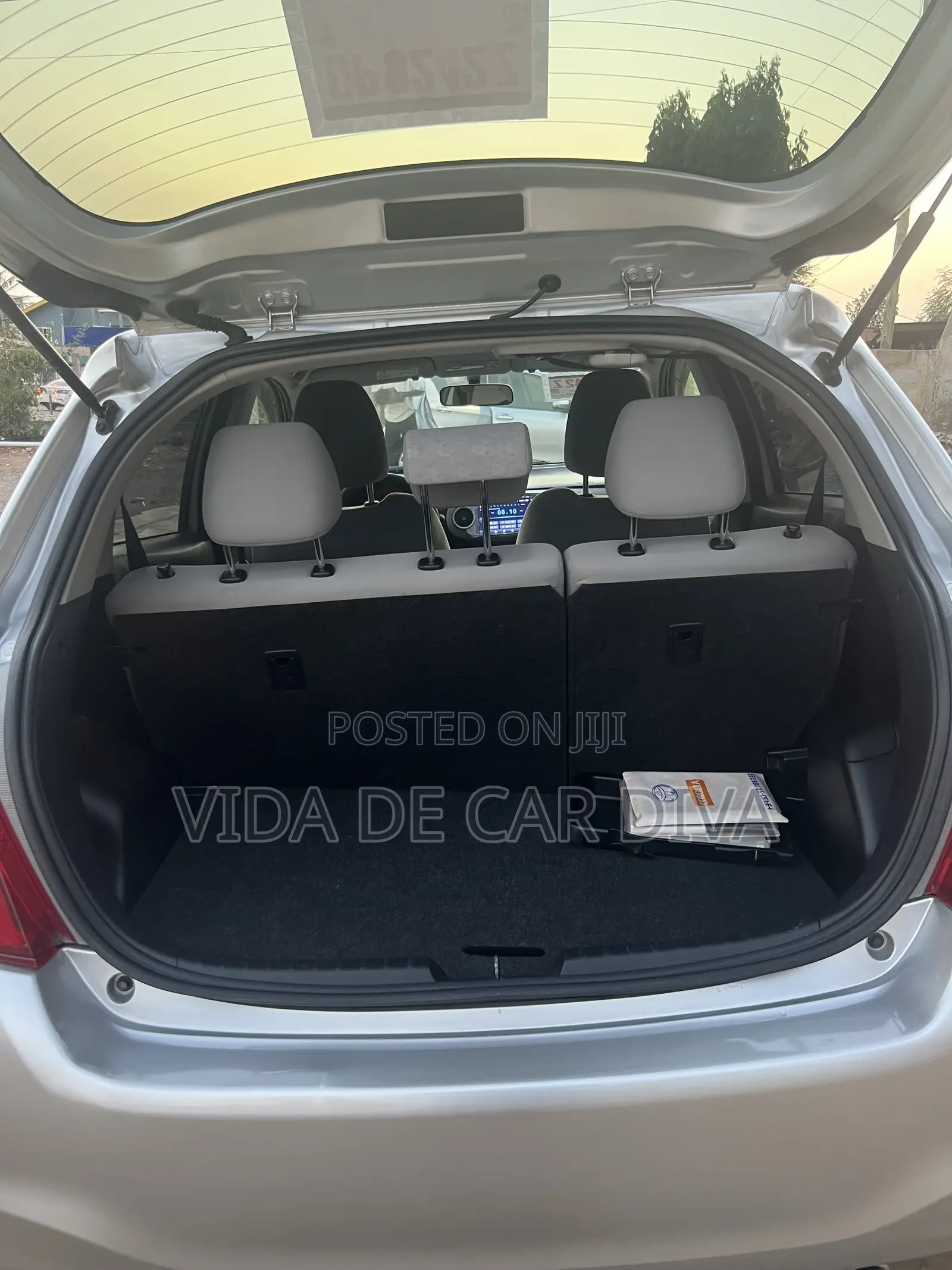 Toyota Vitz 1.3 FWD 5dr 2013 Silver