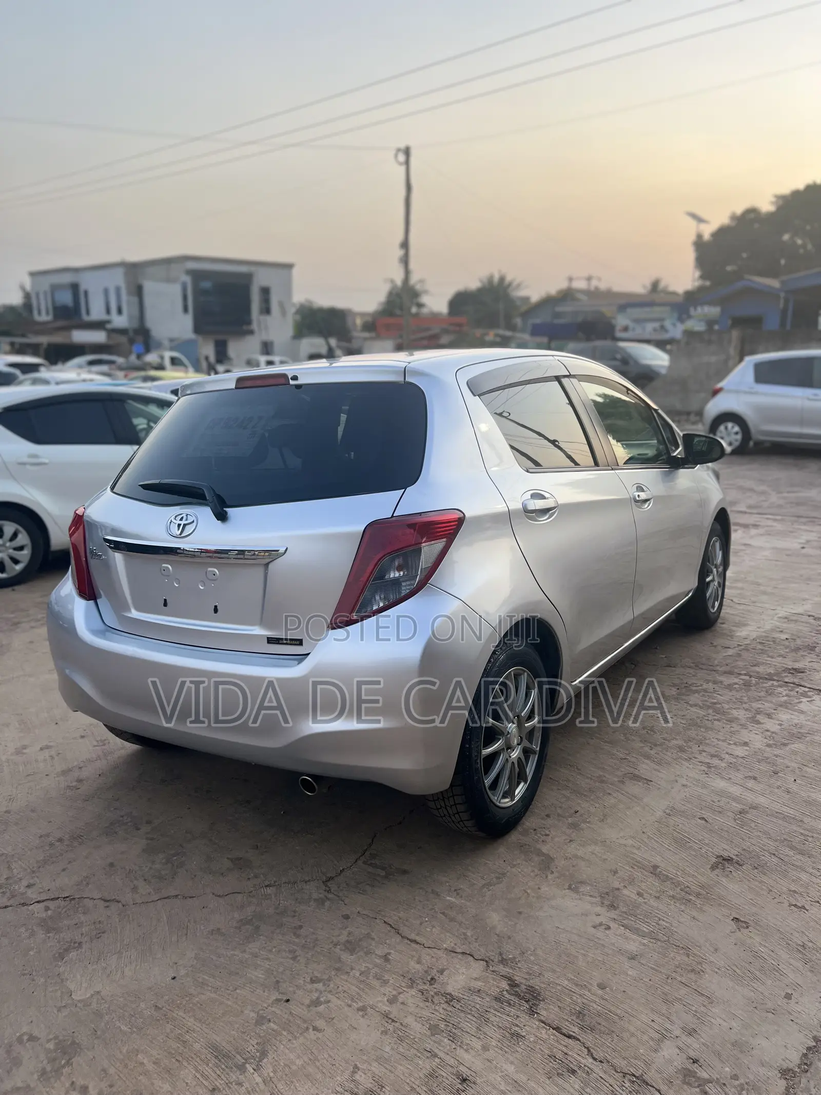 Toyota Vitz 1.3 FWD 5dr 2013 Silver