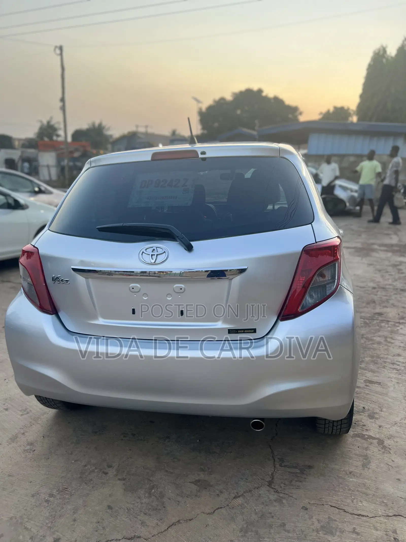 Toyota Vitz 1.3 FWD 5dr 2013 Silver
