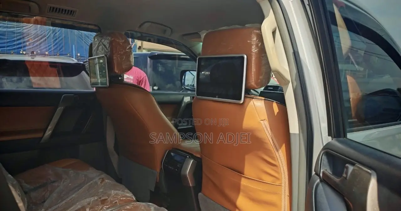 Toyota Land Cruiser Prado 2011 Silver