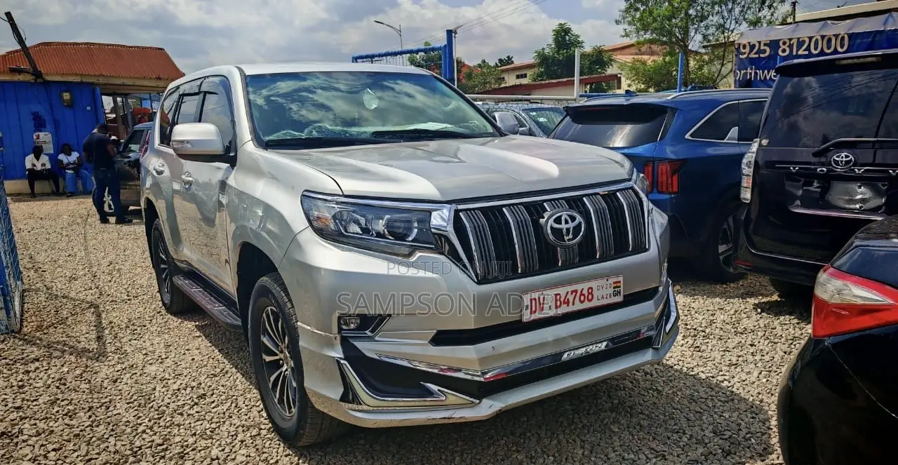 Toyota Land Cruiser Prado 2011 Silver