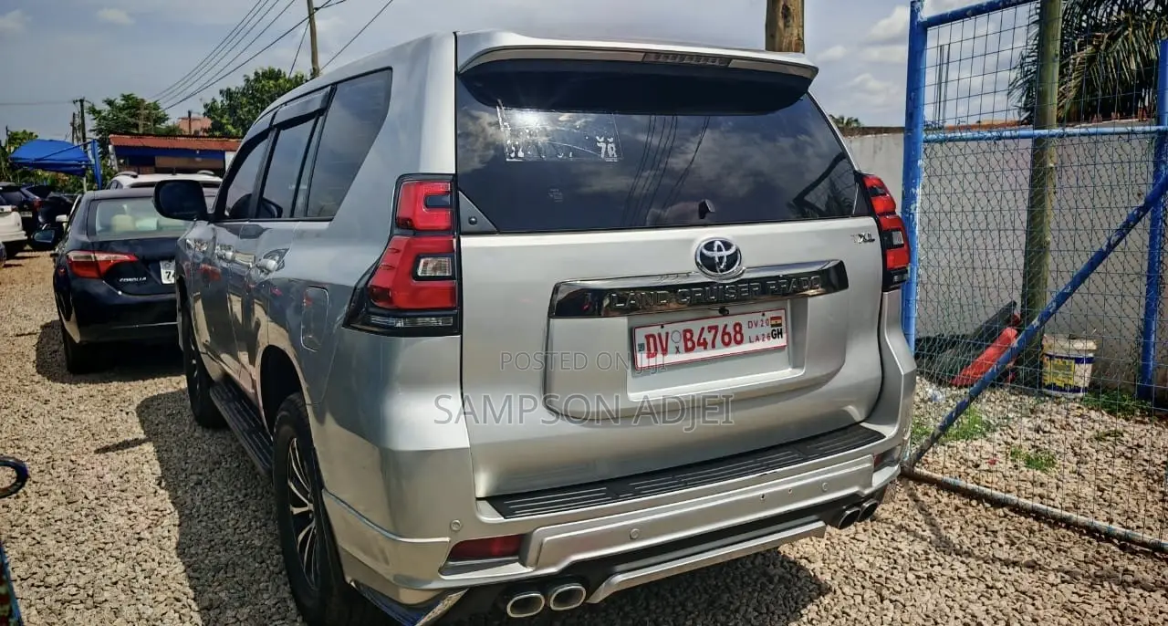 Toyota Land Cruiser Prado 2011 Silver