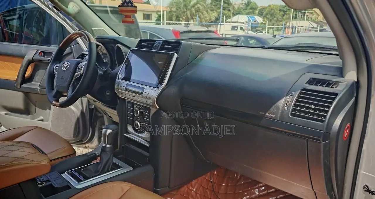 Toyota Land Cruiser Prado 2011 Silver