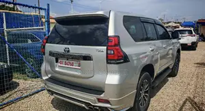 Toyota Land Cruiser Prado 2011 Silver