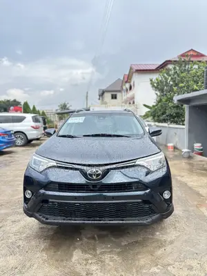 Toyota RAV4 LE AWD (2.5L 4cyl 6A) 2017 Ivory