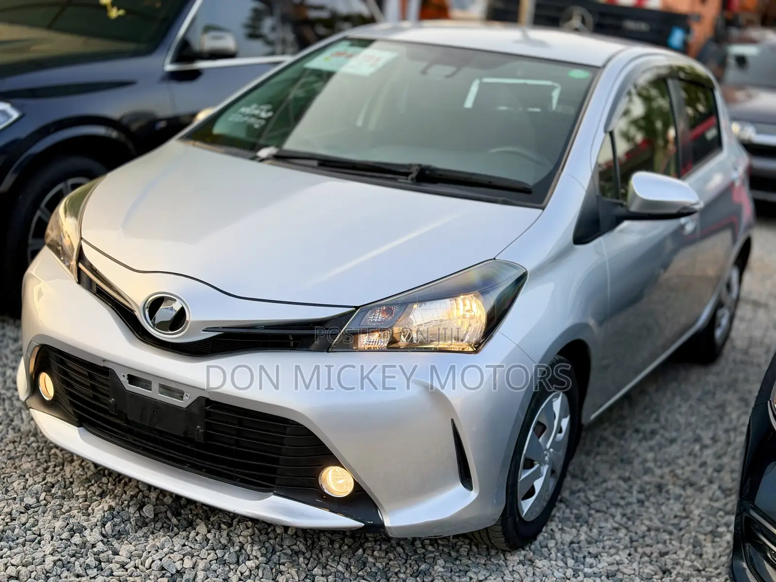 Toyota Vitz 1.3 FWD 5dr 2015 Silver