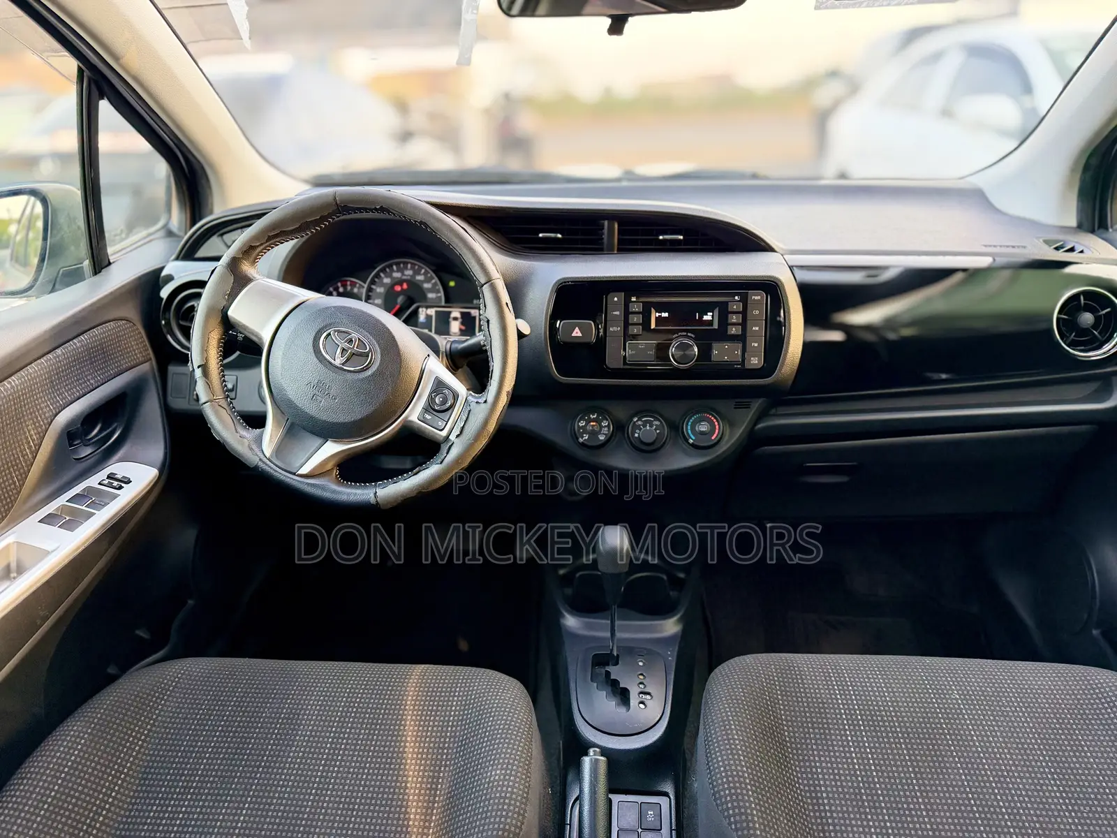 Toyota Vitz 1.3 FWD 5dr 2015 Silver