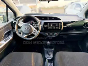 Toyota Vitz 1.3 FWD 5dr 2015 Silver