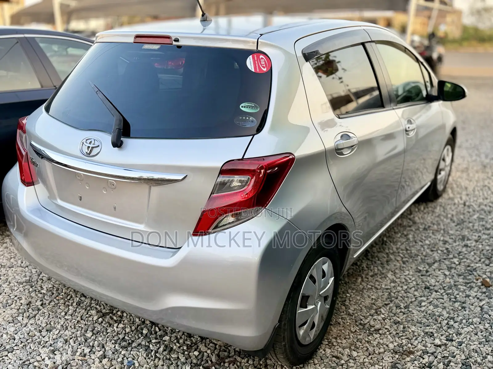 Toyota Vitz 1.3 FWD 5dr 2015 Silver