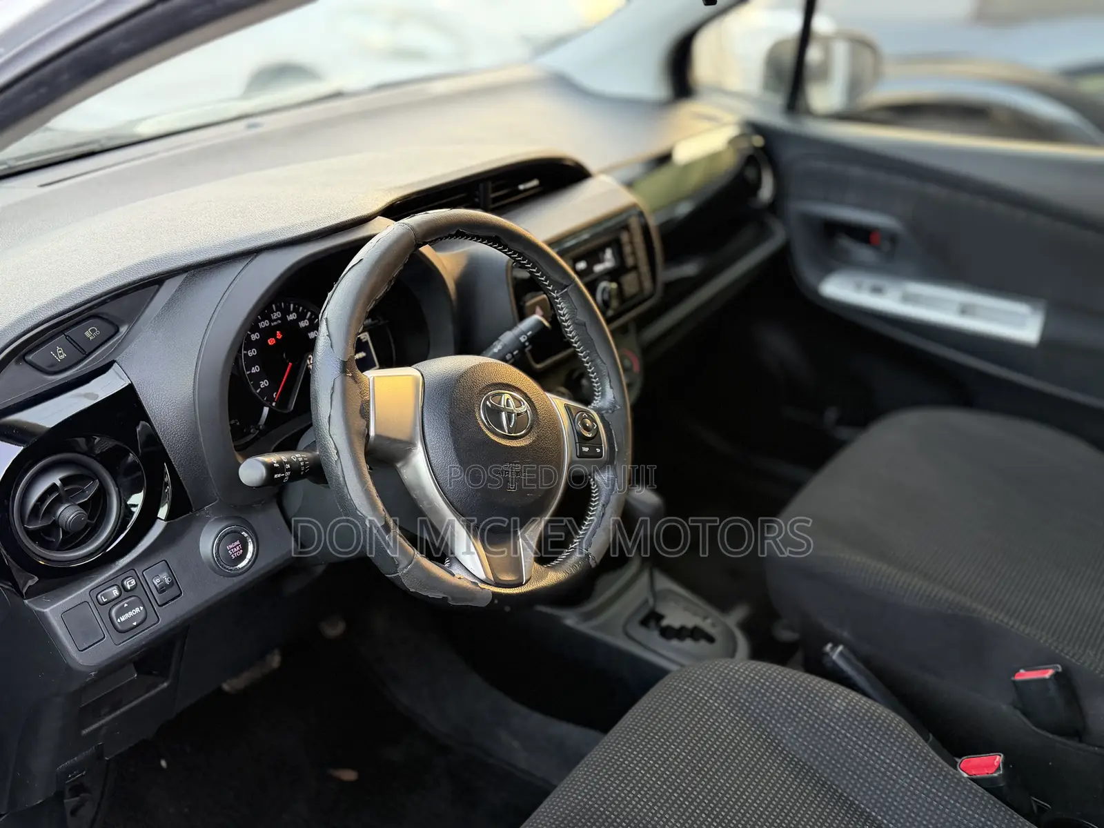 Toyota Vitz 1.3 FWD 5dr 2015 Silver