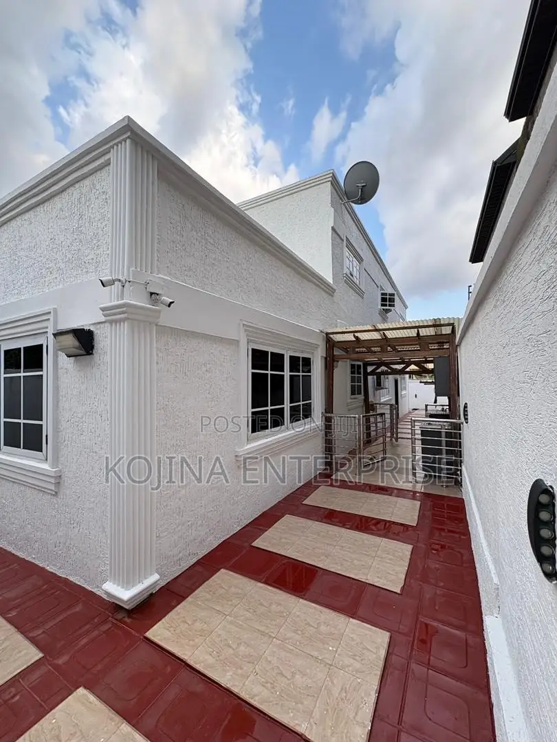Furnished 7bdrm Mansion in Abrepo Bronikrom, Adansi South for sale