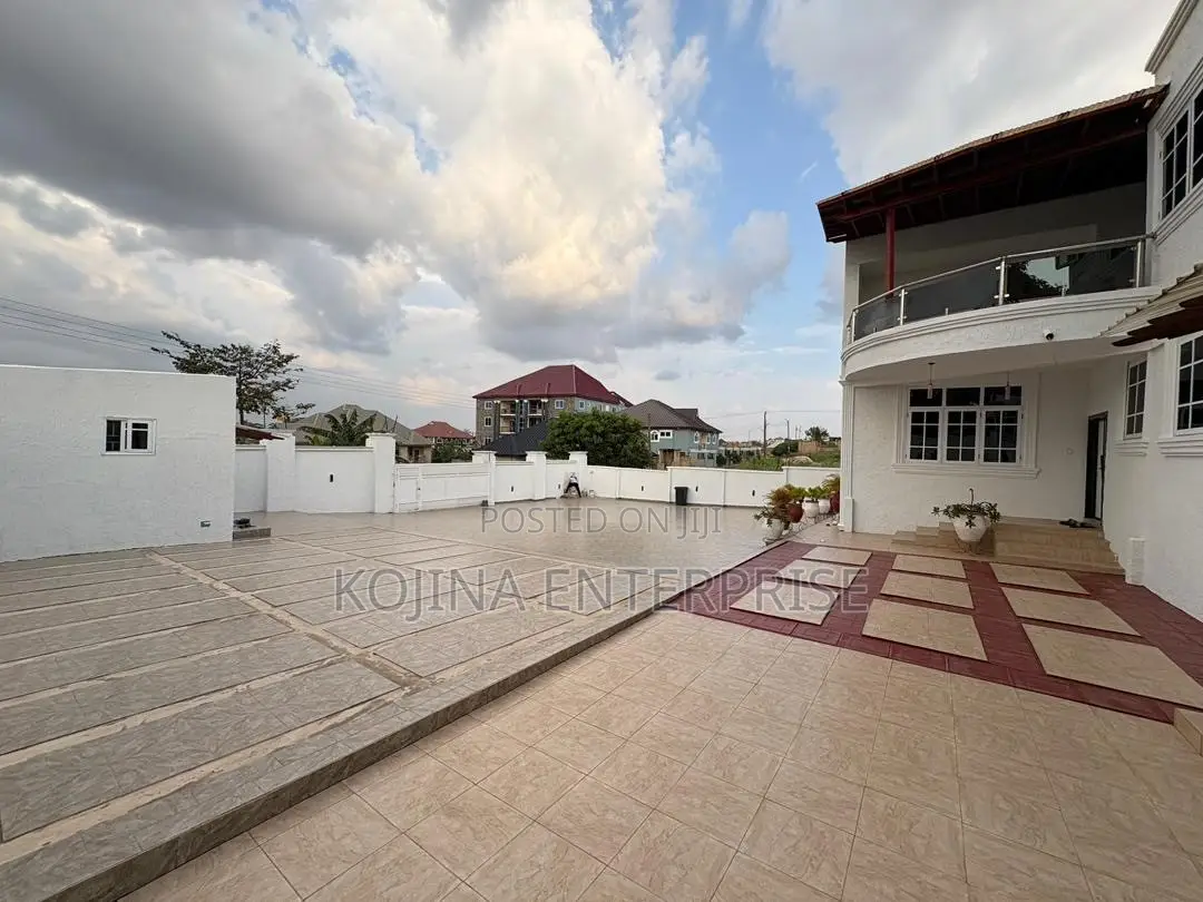 Furnished 7bdrm Mansion in Abrepo Bronikrom, Adansi South for sale