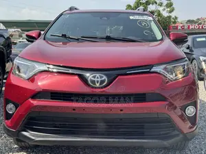Toyota RAV4 XLE 4dr SUV AWD (2.5L 4cyl 6A) 2018 Red