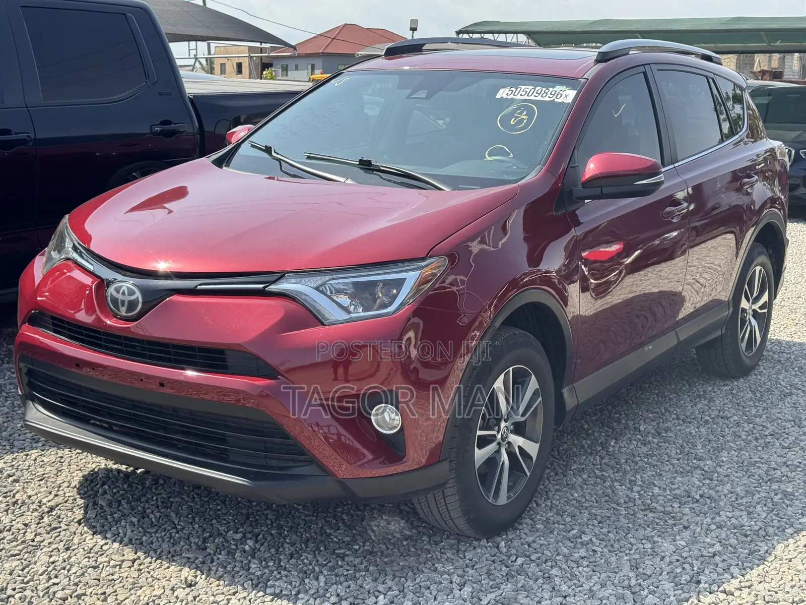 Toyota RAV4 XLE 4dr SUV AWD (2.5L 4cyl 6A) 2018 Red