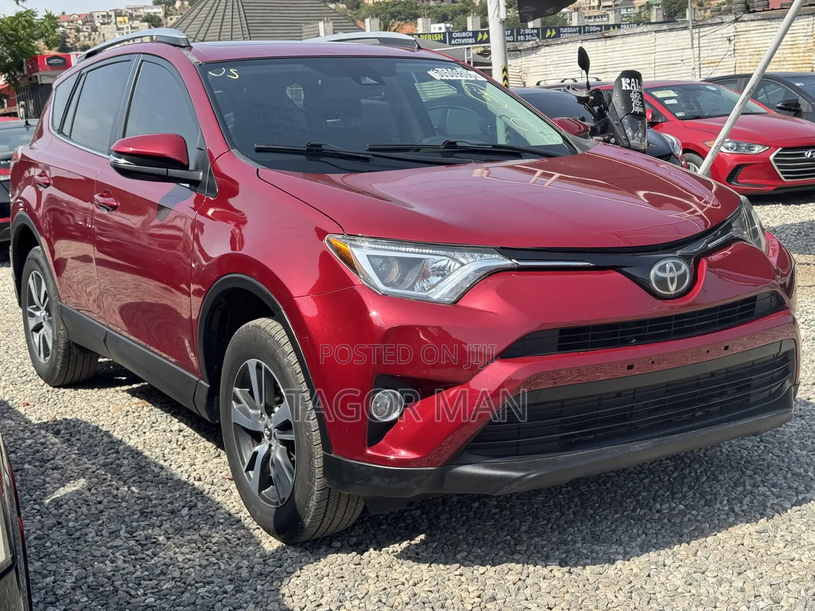 Toyota RAV4 XLE 4dr SUV AWD (2.5L 4cyl 6A) 2018 Red