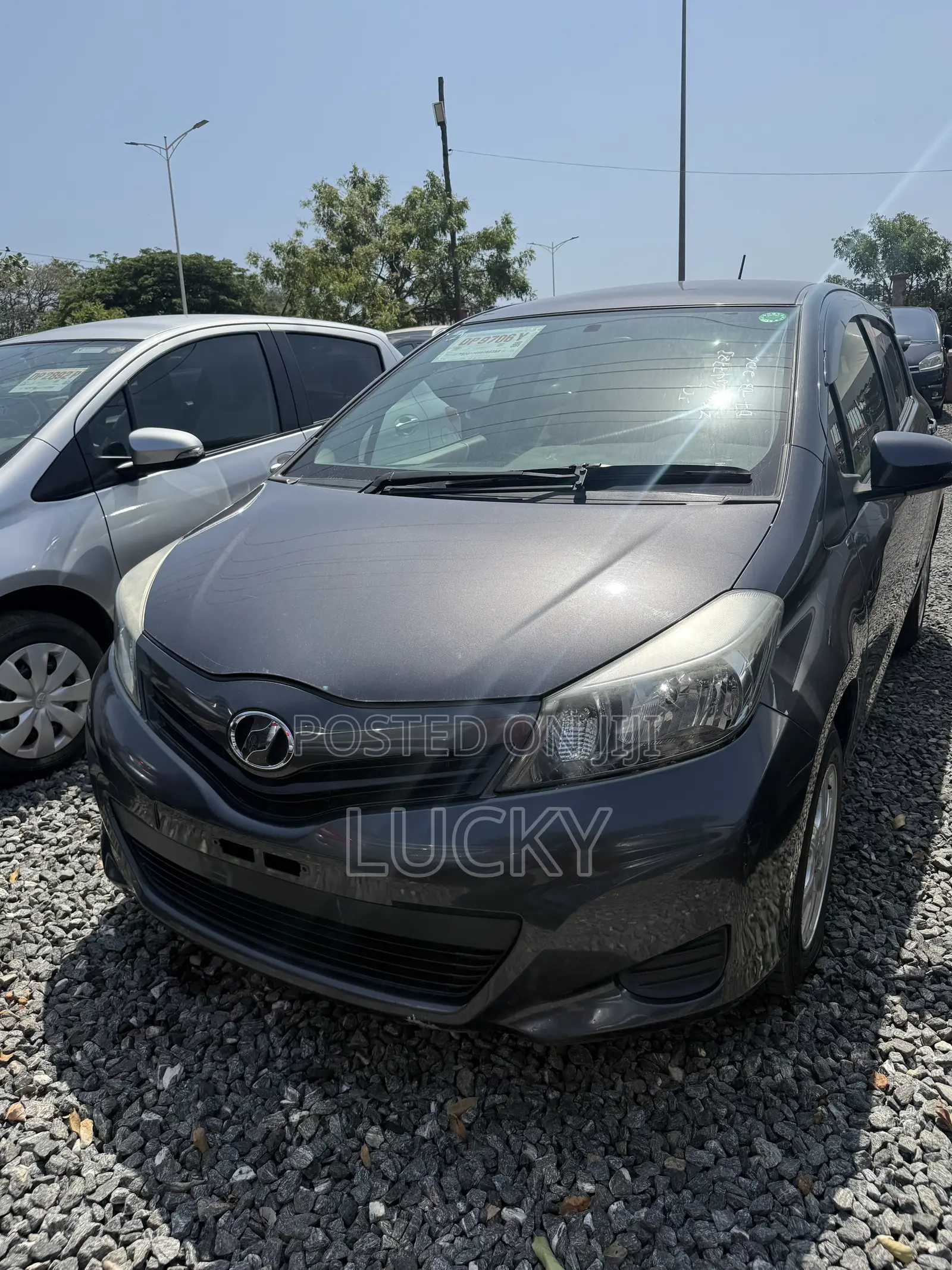 Toyota Vitz 1.3 FWD 5dr 2013 Brown