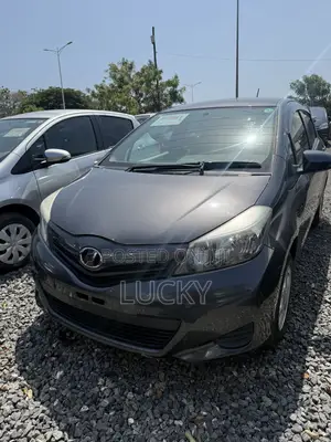 Toyota Vitz 1.3 FWD 5dr 2013 Brown