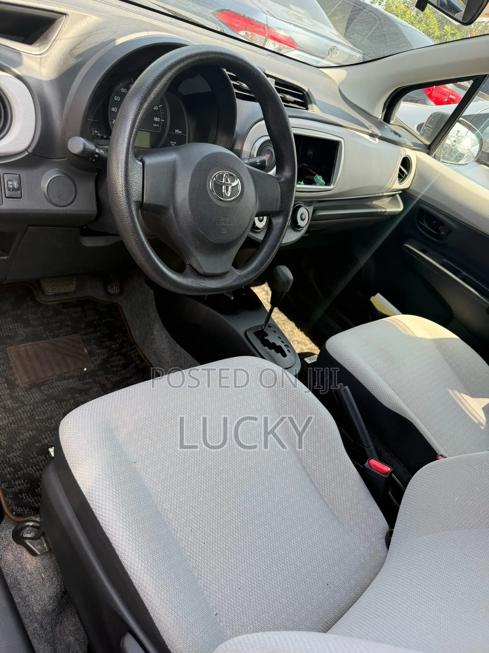 Toyota Vitz 1.3 FWD 5dr 2013 Brown