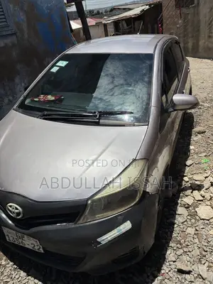 Toyota Vitz 1.3 AWD 5dr 2012 Pearl