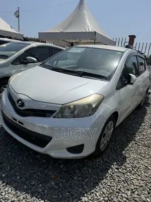 Toyota Vitz 1.3 AWD 5dr 2013 White