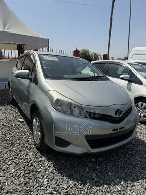 Toyota Vitz 1.3 FWD 5dr 2013 Green