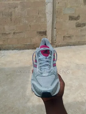 Adidas Sneakers