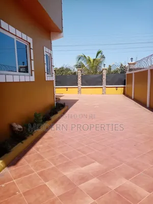 4bdrm House in Modern Properties, Sakumono for rent