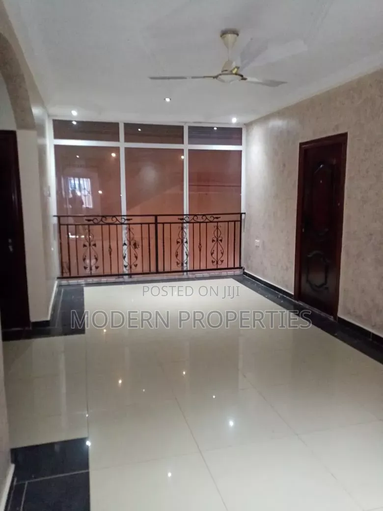 4bdrm House in Modern Properties, Sakumono for rent