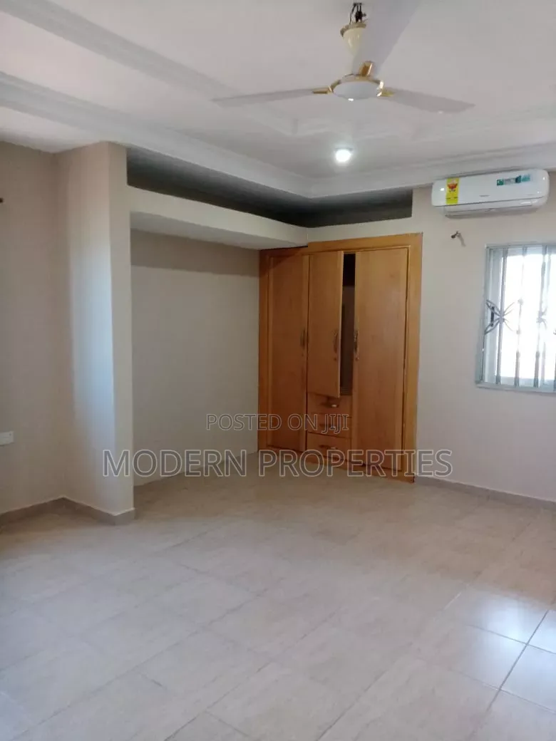 4bdrm House in Modern Properties, Sakumono for rent