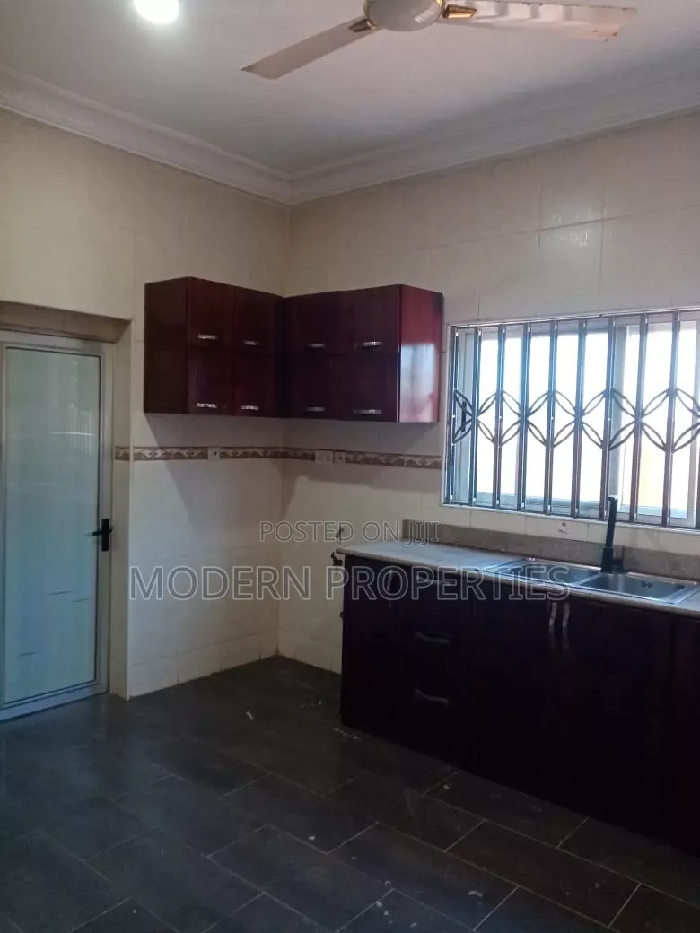 4bdrm House in Modern Properties, Sakumono for rent