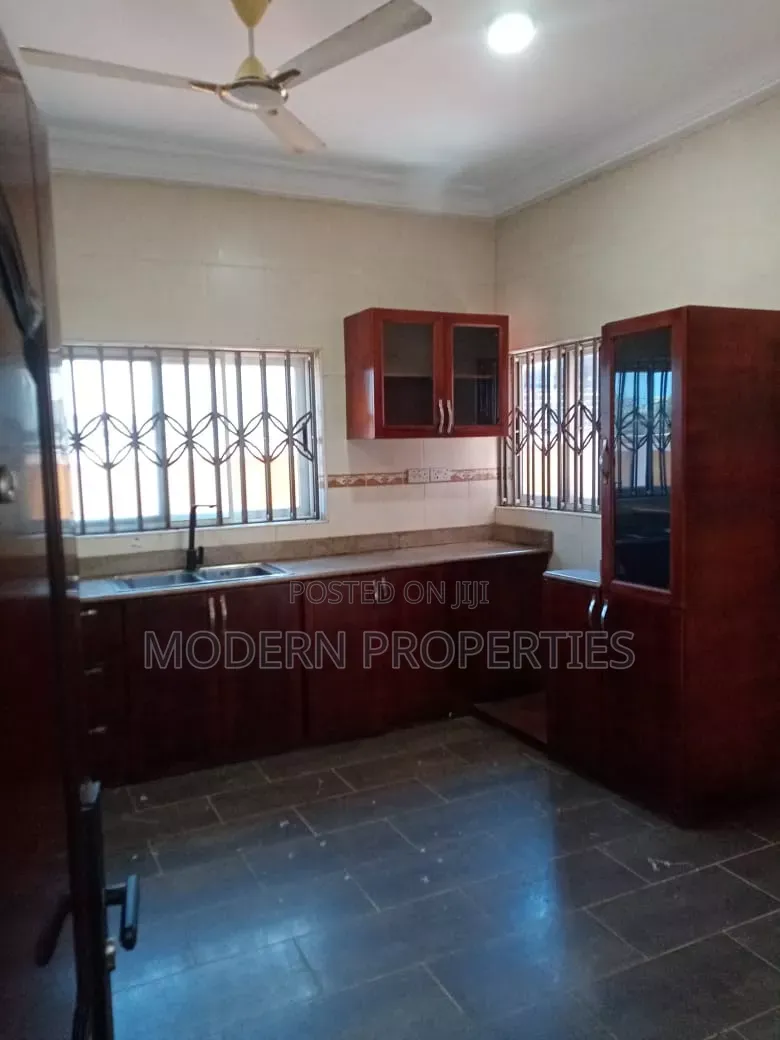 4bdrm House in Modern Properties, Sakumono for rent