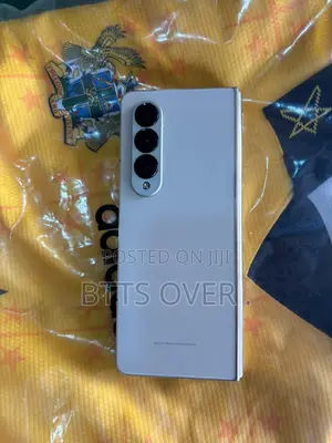 Samsung Galaxy Z Fold4 256 GB Gold