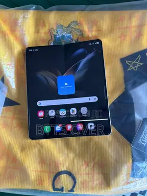 Samsung Galaxy Z Fold4 256 GB Gold
