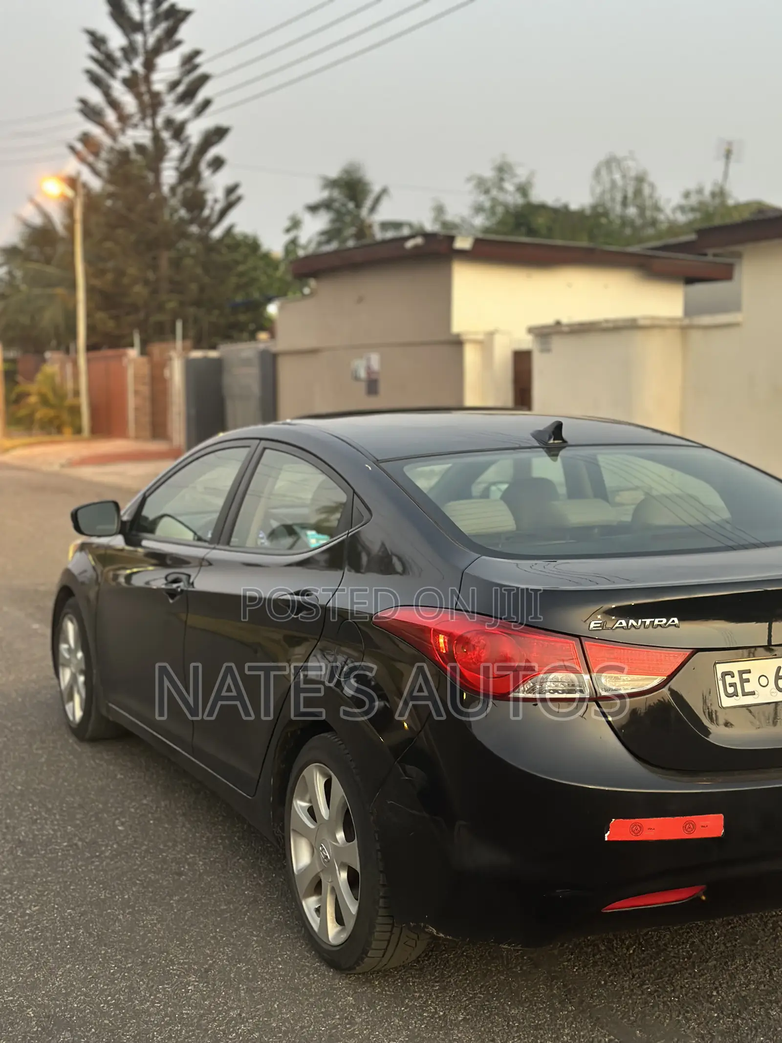 Hyundai Elantra Limited Sedan FWD (1.8L 4cyl 6A) 2013 Black