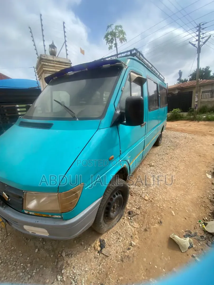 Mercedes-Benz Sprinter 2017 Blue