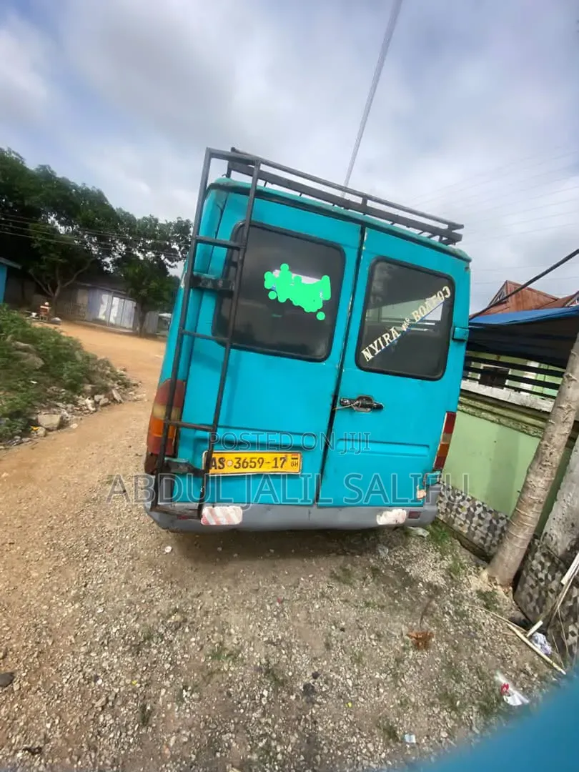 Mercedes-Benz Sprinter 2017 Blue