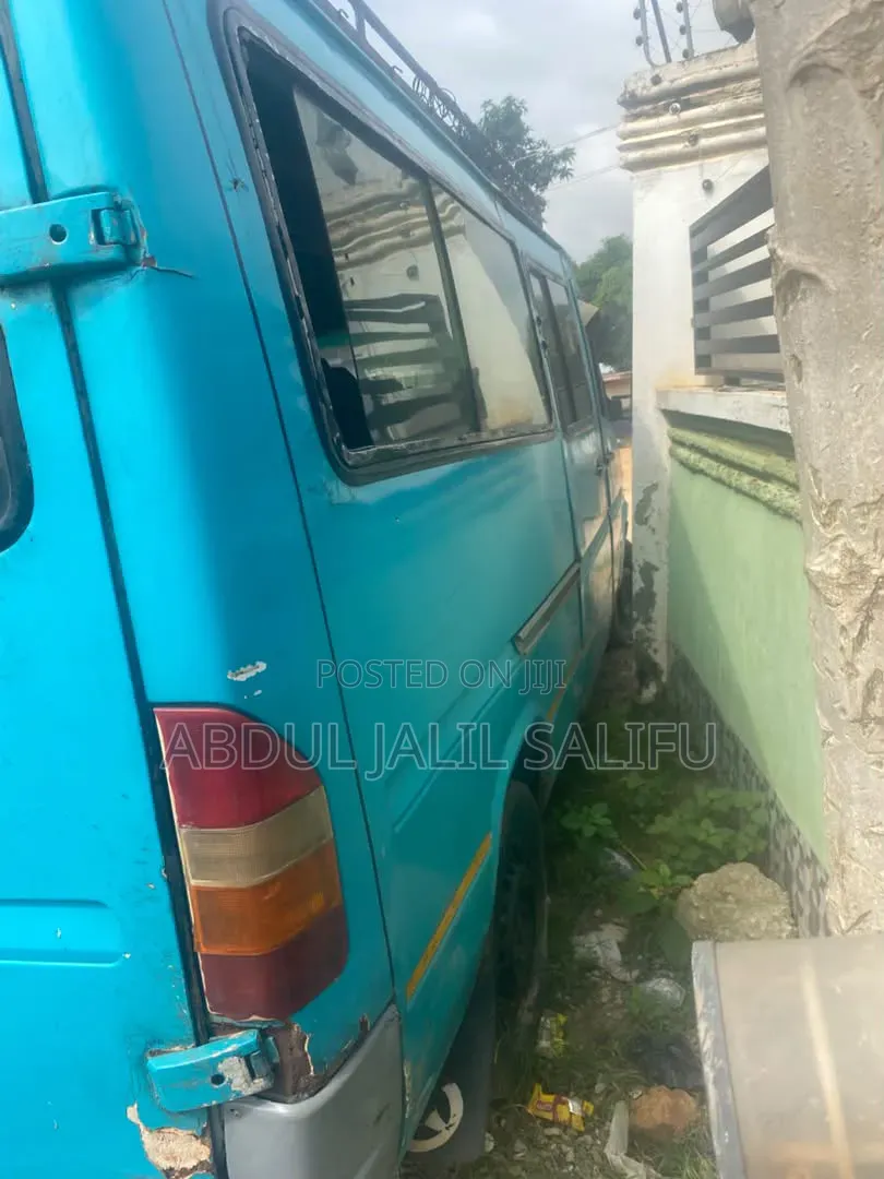 Mercedes-Benz Sprinter 2017 Blue