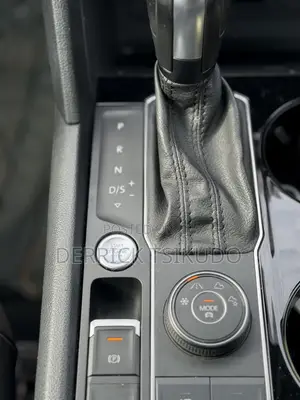 Volkswagen Atlas 2.0T SE w/Technology 2022 Gray