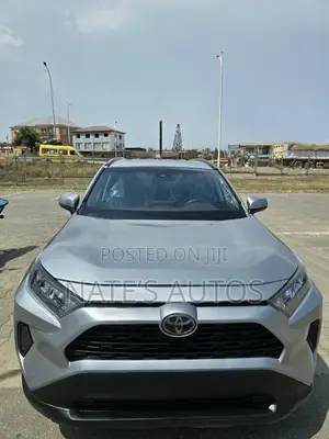 Toyota RAV4 XLE AWD 2020 Silver