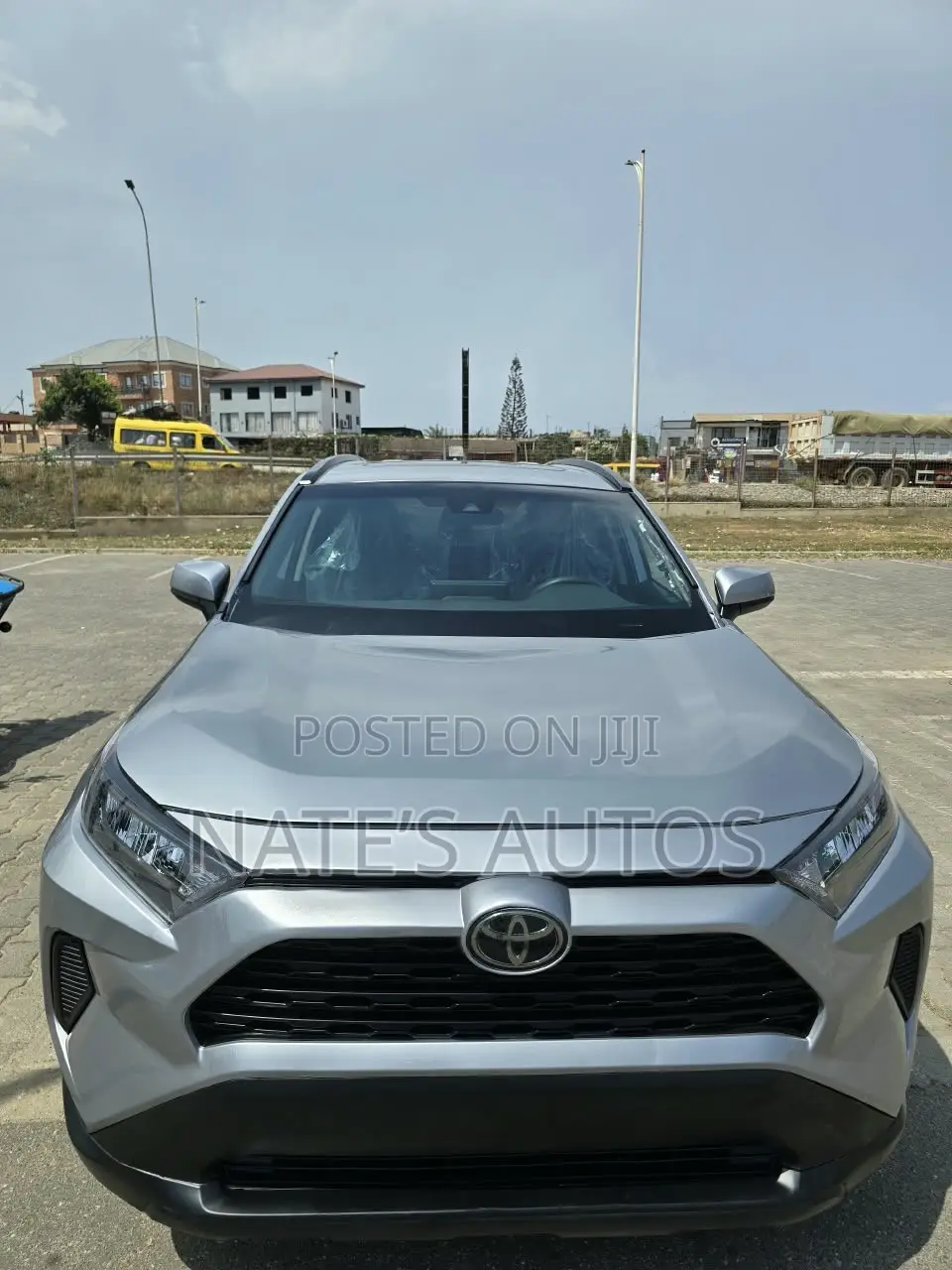 Toyota RAV4 XLE AWD 2020 Silver