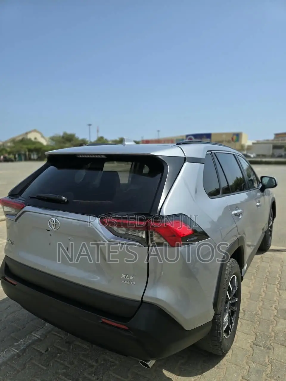 Toyota RAV4 XLE AWD 2020 Silver