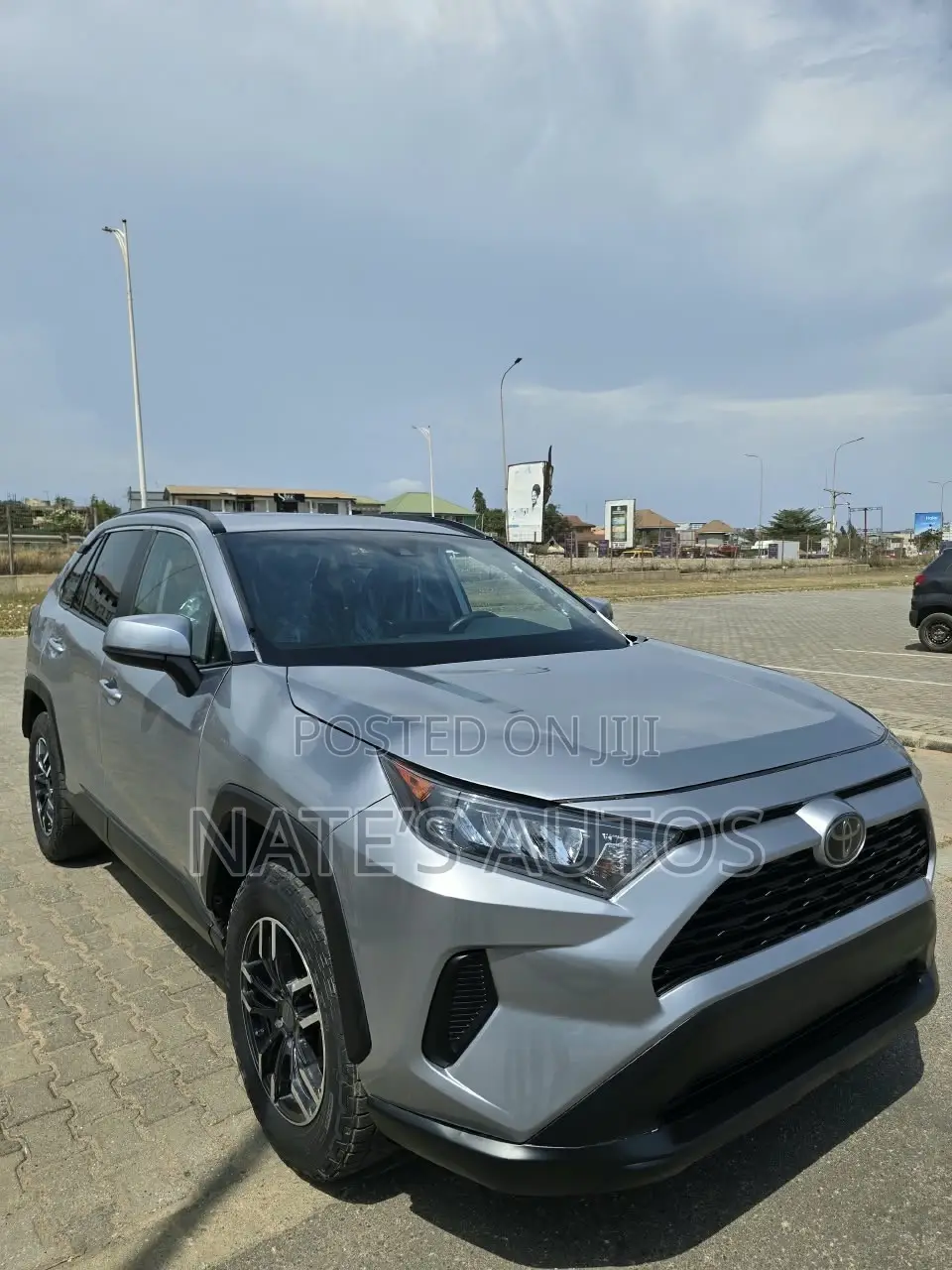 Toyota RAV4 XLE AWD 2020 Silver