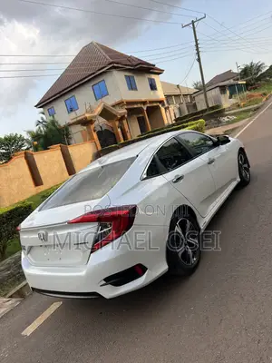 Honda Civic Touring 2dr Coupe (1.5L 4cyl) 2017 Pearl